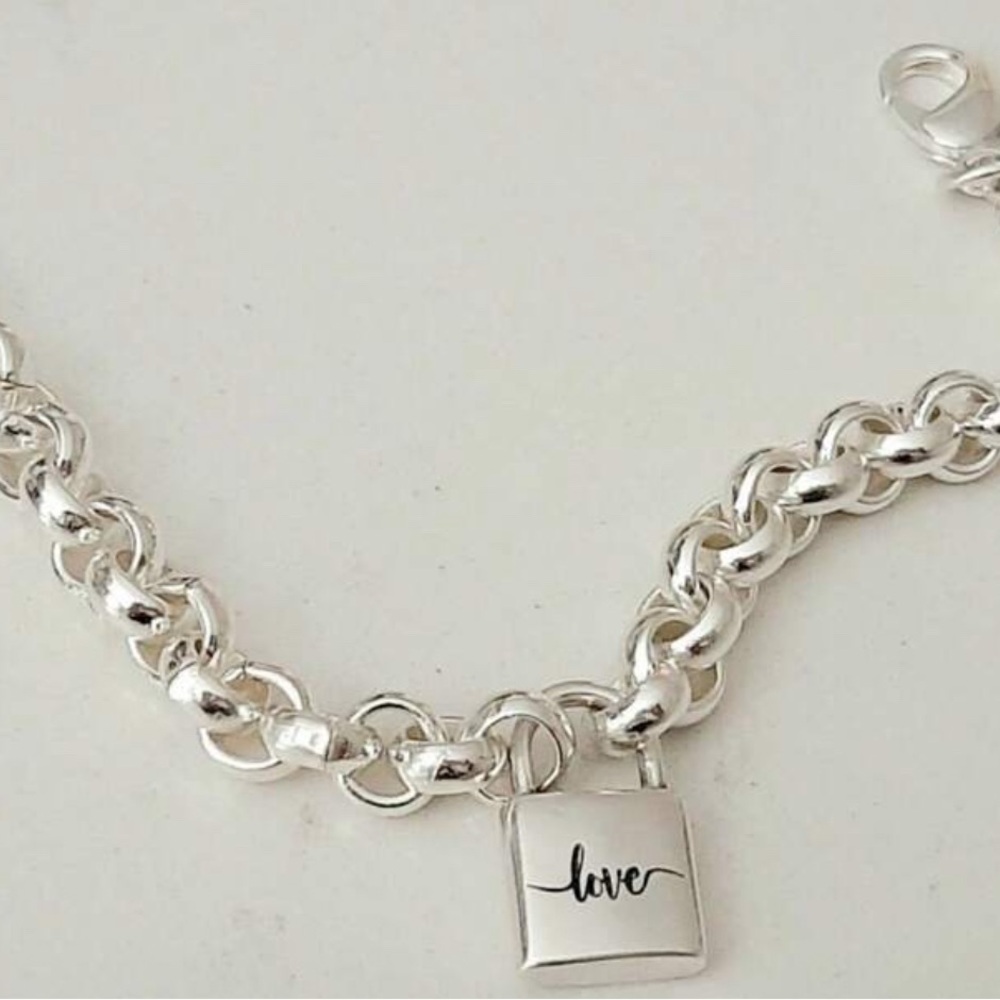 Love 💕 fashion Silver Love Charm Bracelet NWOT - Picture 6 of 6